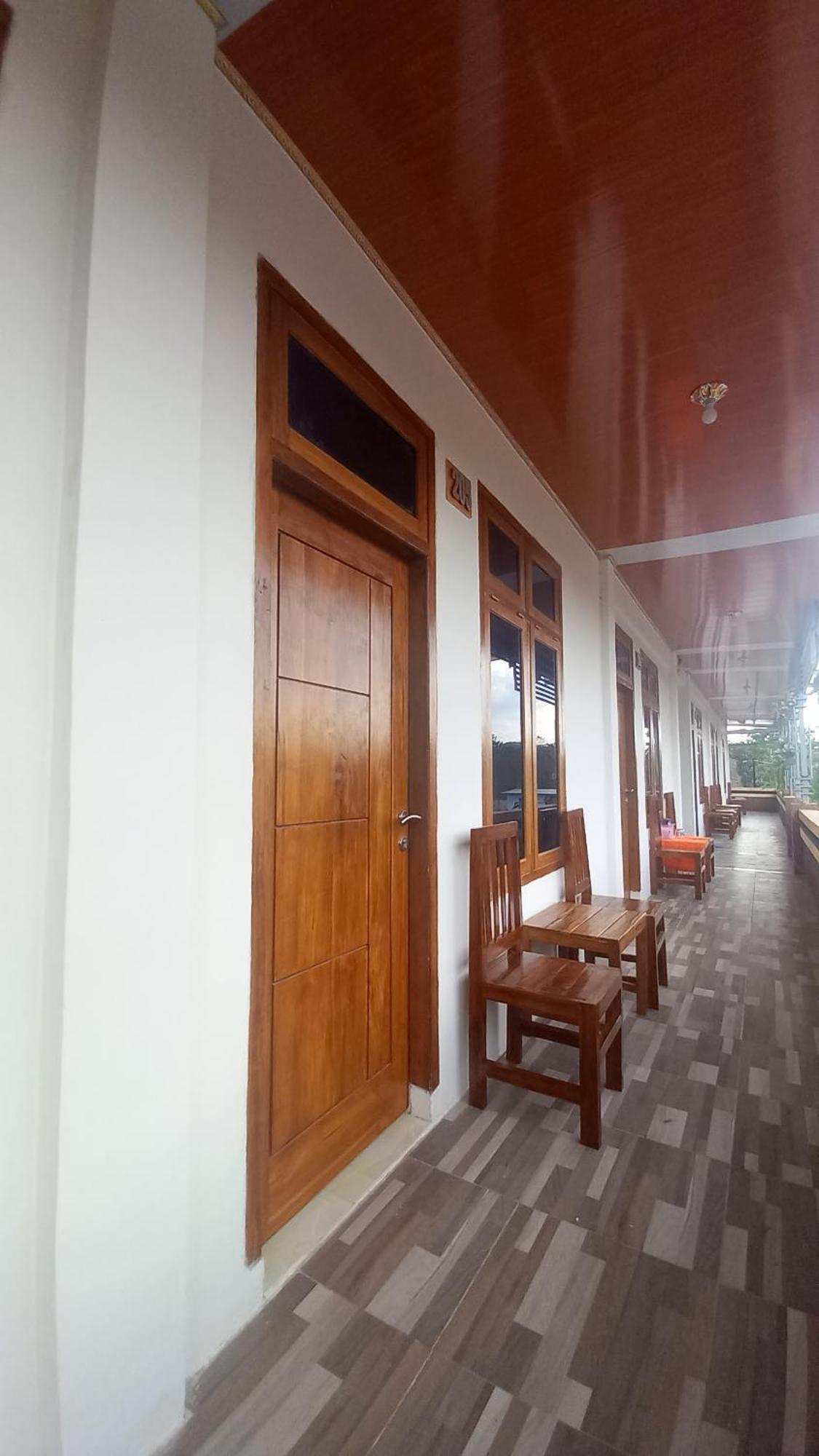 Benedict Guesthouse By Mori Hospitality Labuan Bajo Exterior photo